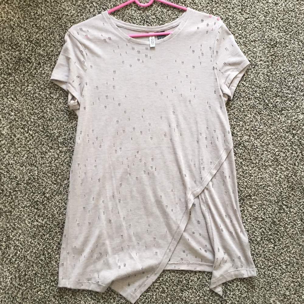 Short sleeve mauve tee with asymmetrical detailing